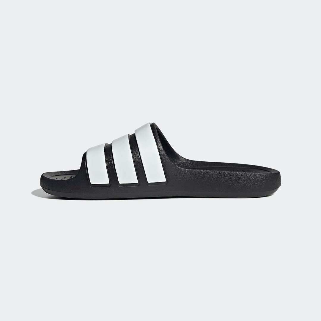 Сланцы Adilette Flow