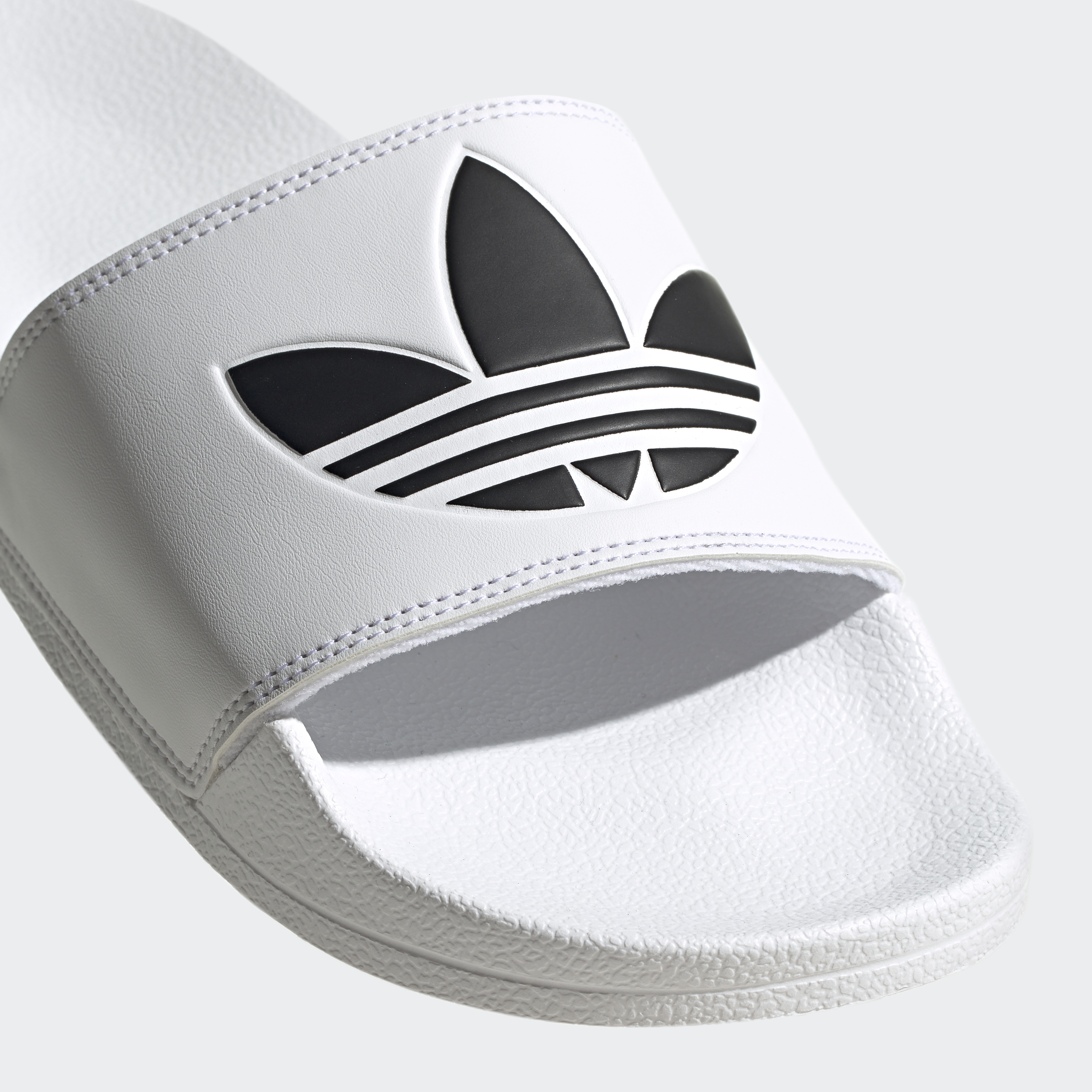 Сланцы адидас оригинал. Шлепанцы Adilette adidas Originals. Adidas шлепанцы Adilette Lite. Пантолеты adidas Adilette. Сланцы мужские адидас Adilette.