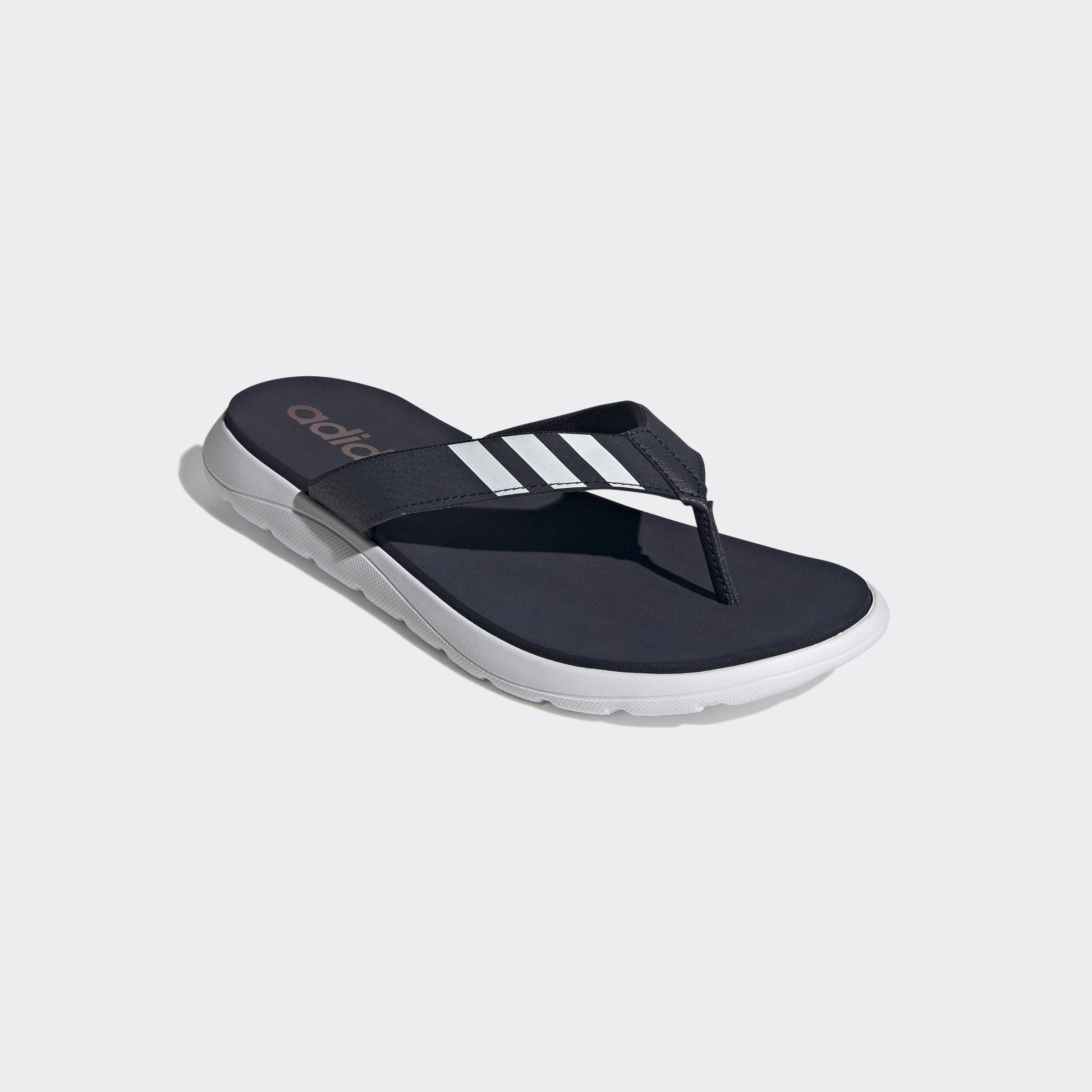 Сланцы адидас оригинал. Adidas Comfort Flip Flop. Сланцы Comfort Flip Flop. Шлепанцы Comfort adidas. Шлепанцы женские adidas Comfort Flip Flop.